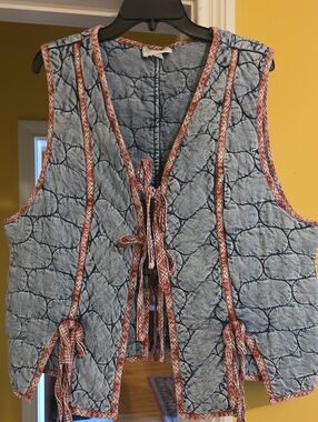 NWOT Oli & Hali Light Blue Quilted Vest with Ties